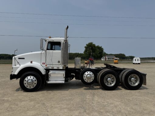 Kenworth  Day Cab Truck