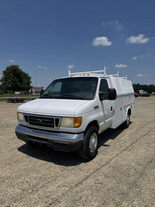 2006 Ford E350 Work Van - Image 2