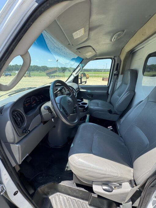 2006 Ford E350 Work Van - Image 11