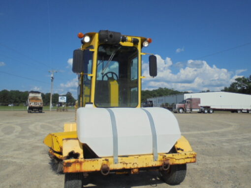 DT80J Superior Integral Broom lot #6505 - Image 5